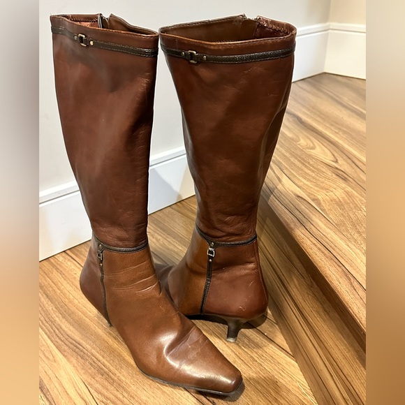 Liz Claiborne beautiful brown square boots perfect for Spring and fall. - Picture 4 of 5